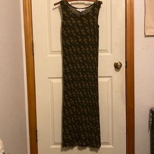 Long green dress. Causal, comfy style, light fabric type for the summer/fall.